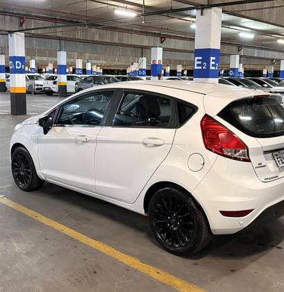FORD FIESTA 1.6 TITANIUM HATCH 16V FLEX 4P POWERSHIFT